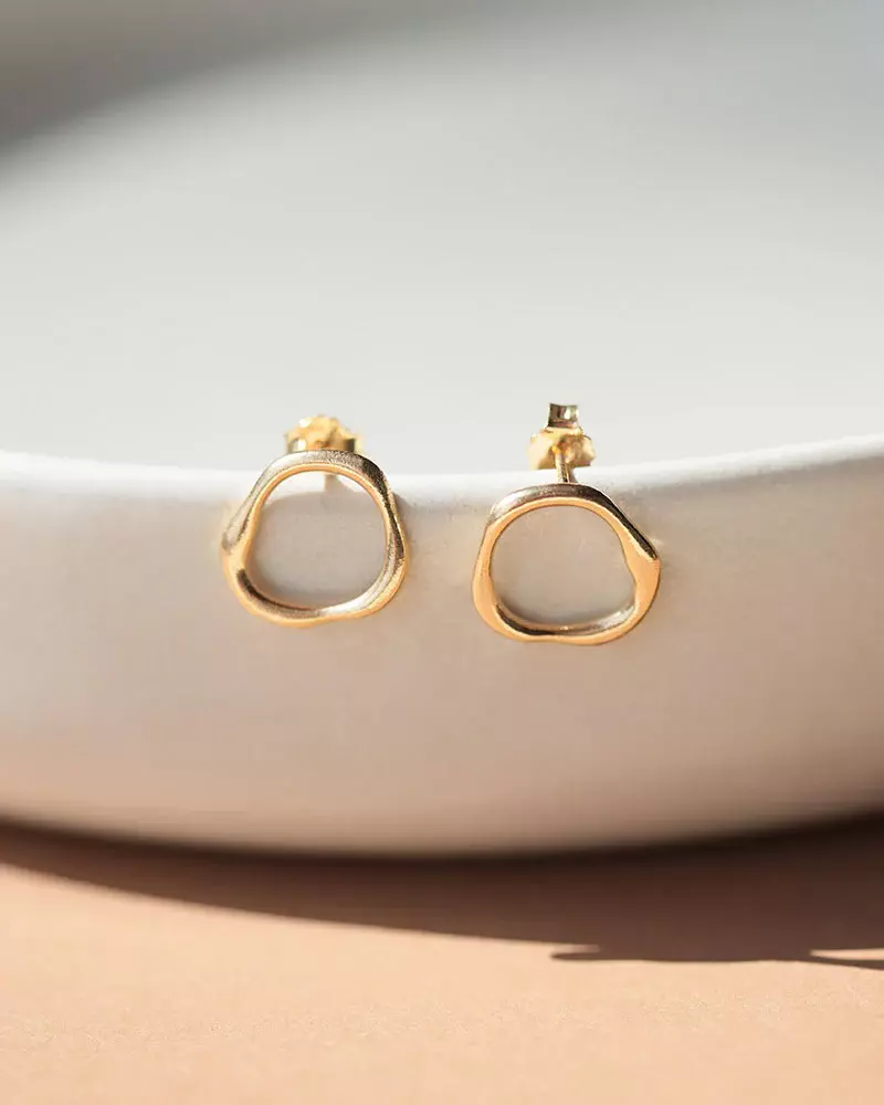 Pikfine Elva Organisch geformter Ohrstecker vergoldetes Silber